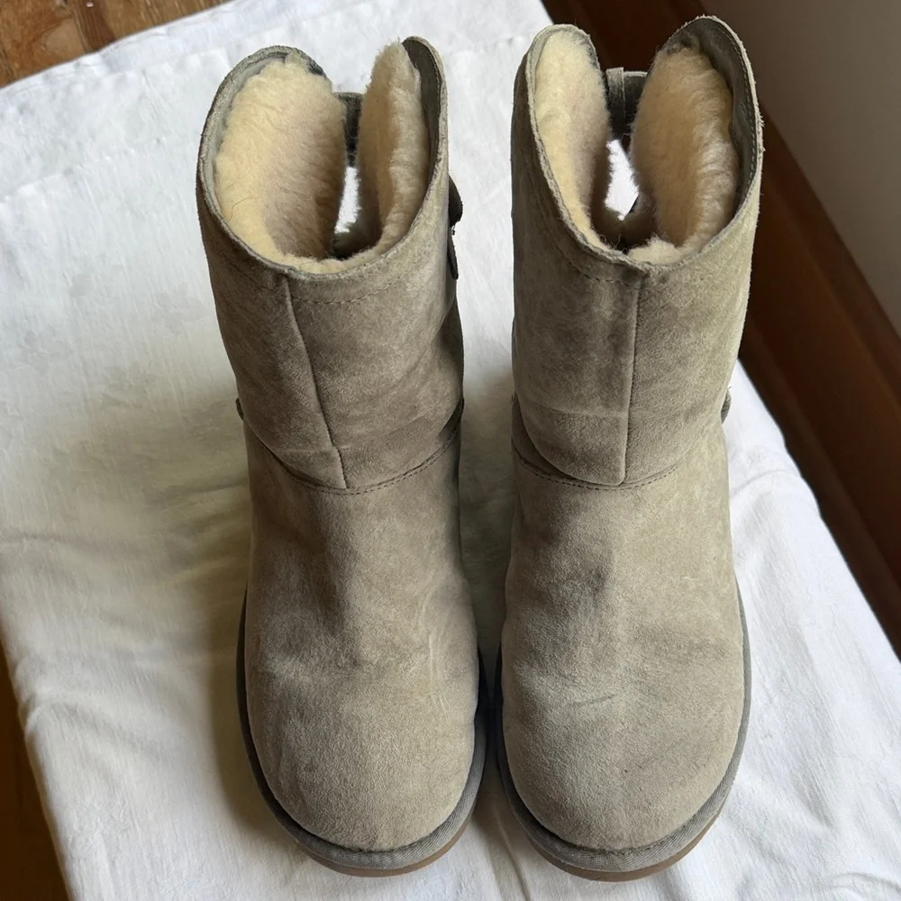 UGG Short Suede Shearling Boots in Light Grey Women’s 7